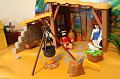 2013-12-14 Zelie mange du pain, les garcons decore le sapin 037